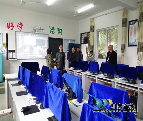 四川省应急管理厅安全社区评估验收组深入叙永县向林镇小学验收安全社区建设工作(图4) 四川省应急管理厅安全社区评估验收组深入叙永县向林镇小学验收安全社区建设工作(图4)