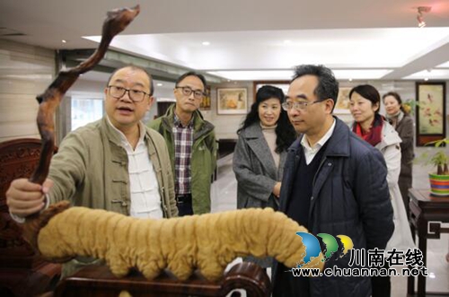 省委统战部副部长魏在田调研宜宾翠屏区新文艺群体统战工作(图2)