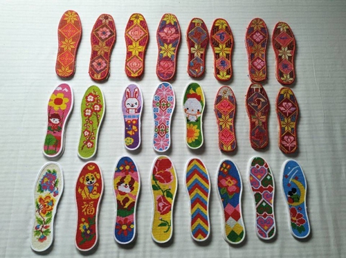 暖心！&nbsp;自贡老人缝24双鞋垫送给消防员(图2)