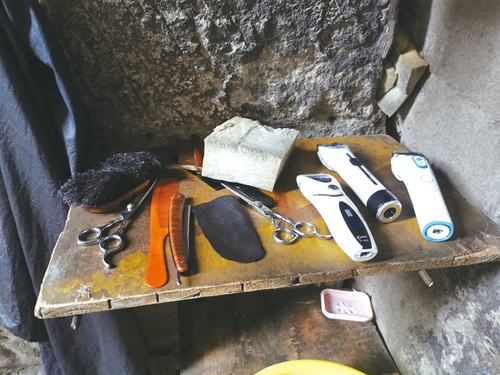 剃头匠：举天下头等大事&nbsp;&nbsp;理人世万缕青丝(图6)