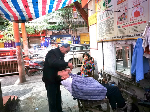 剃头匠：举天下头等大事&nbsp;&nbsp;理人世万缕青丝(图4)