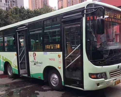 自贡开通63路公交&nbsp;以后到三多寨看梨花方便了(图1)