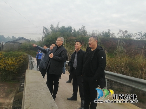 杨怀清带队到泸县云龙镇开展云龙沟河长制工作(图1) 杨怀清带队到泸县云龙镇开展云龙沟河长制工作(图1)