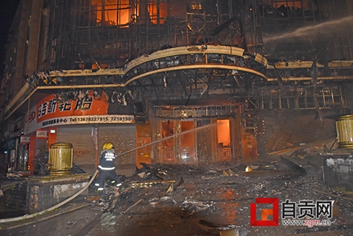 自贡富顺县一停用音乐会所起火 无人员伤亡(图1) 自贡富顺县一停用音乐会所起火 无人员伤亡(图1)