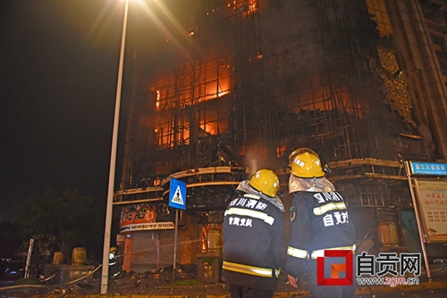 自贡富顺县一停用音乐会所起火 无人员伤亡(图2) 自贡富顺县一停用音乐会所起火 无人员伤亡(图2)