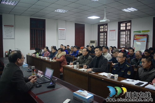 小市街道学习贯彻党的十九届四中全会精神区委宣讲团报告会(图2)