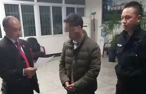 夏天蹲完冬天蹲&nbsp;合江法官四次夜蹲截获“老赖”(图1)