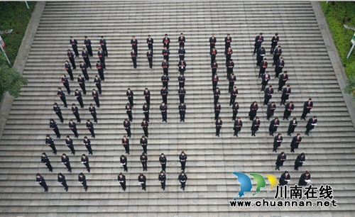 最是一抹宪法红！泸州法院开展宪法宣传周活动(图3)