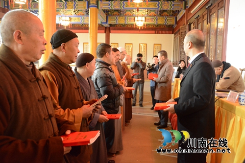 最是一抹宪法红！泸州法院开展宪法宣传周活动(图5)