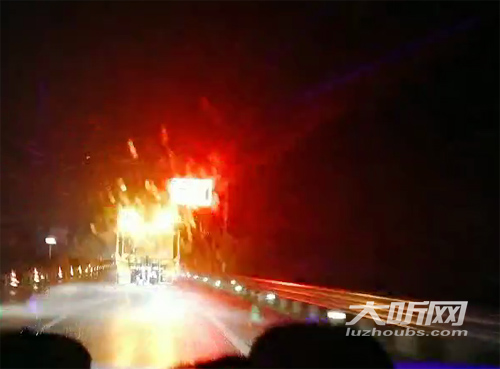 泸州山区迎降雪&nbsp;高速交警奋战在一线保畅通(图4)