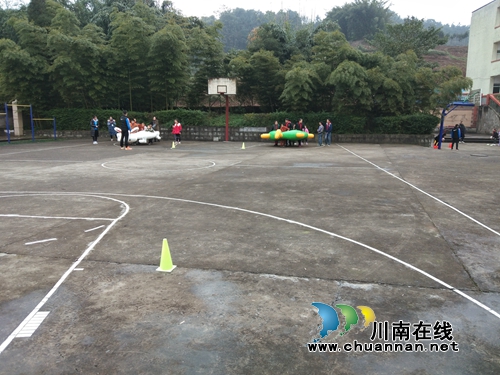 泸州新动力运动公司到纳溪鼓楼山小学开展暖冬行动(图2)