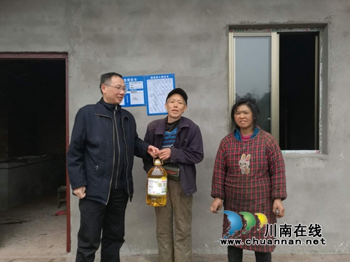 寒冬中&nbsp;纳溪区法院给脱贫户送去一抹温情(图5)