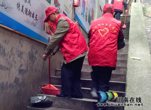 龙马潭区小市街道开展“不忘初心、牢记使命”主题教育党员志愿服务活动(图1)