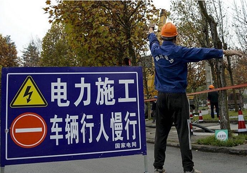 自贡：“彩灯大世界”专线进入电缆施放阶段(图1)