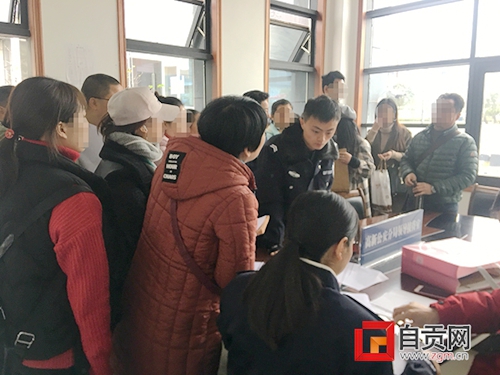 自贡市民新房装修尚未进场&nbsp;装饰公司就关门？(图2)