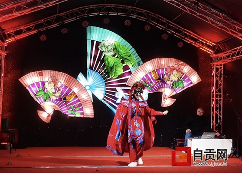 自贡杂技火热亮相东欧多国(图1)