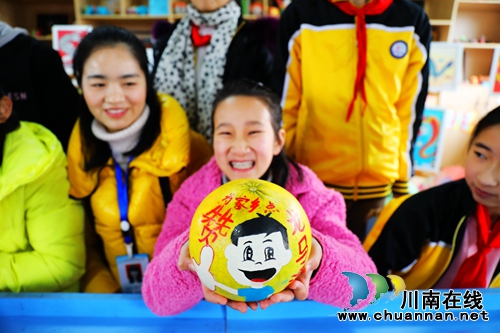 龙马潭：家乡特产上彩绘，点赞家乡更美好(图1)