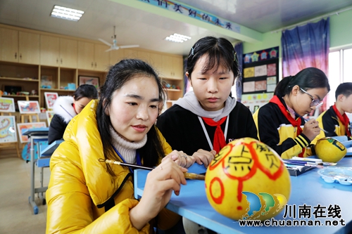 龙马潭：家乡特产上彩绘，点赞家乡更美好(图3)