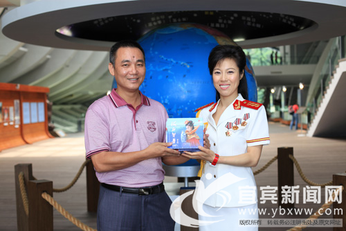 军旅歌唱家创作歌曲 为长宁地震灾区加油打气(图1) 军旅歌唱家创作歌曲 为长宁地震灾区加油打气(图1)