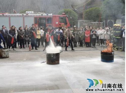 泸州市江阳区北城街道皂角巷社区大本营联合演练&nbsp;携手并肩保安全(图2)