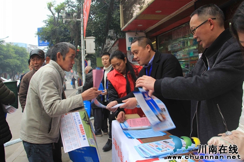 泸县云龙镇全员积极开展宪法宣传活动(图2)