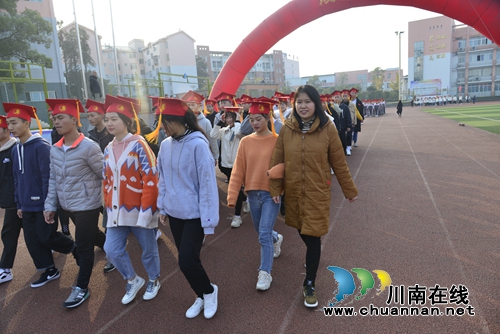 泸县建校举行2020届高三学生成人典礼(图2)