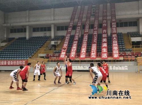 合江：首届临港园区企业职工（农民工）篮球联赛开幕(图2)