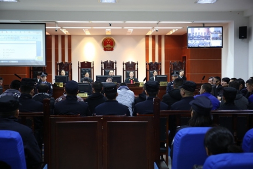 四川全省法院集中宣判涉黑恶案件13件 77人获刑(图1) 四川全省法院集中宣判涉黑恶案件13件 77人获刑(图1)