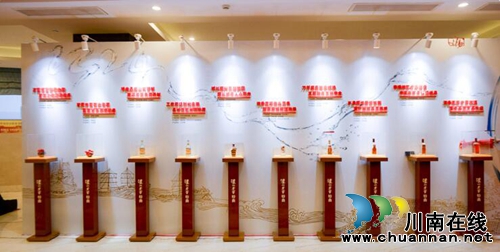 泸州老窖特曲第十代上市发布会登陆酒城泸州(图2) 泸州老窖特曲第十代上市发布会登陆酒城泸州(图2)