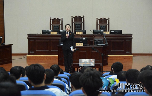 江阳区人民法院开放日&nbsp;学生“零距离”进庭审(图5)