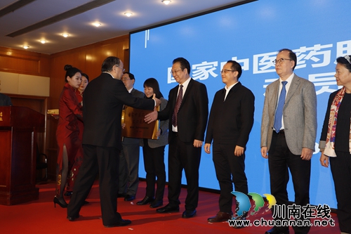 西南医大中医院获批国家中医药服务出口基地(图3) 西南医大中医院获批国家中医药服务出口基地(图3)