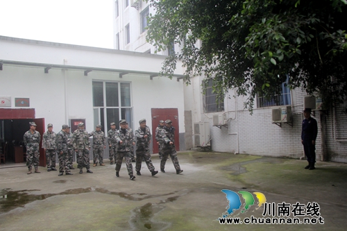 泸县海潮镇组织开展民兵应急训练(图1)