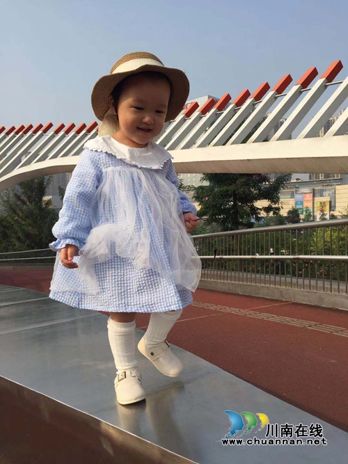 陈大刚:小荷已露尖尖角——外孙女两岁散记(图5) 陈大刚:小荷已露尖尖角——外孙女两岁散记(图5)