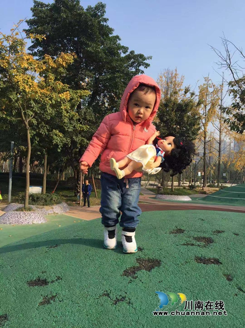 陈大刚:小荷已露尖尖角——外孙女两岁散记(图14) 陈大刚:小荷已露尖尖角——外孙女两岁散记(图14)