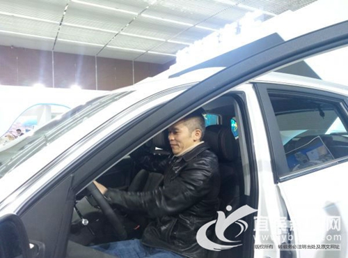 国际名酒文化节：宜宾市民尽情逛展会&nbsp;品美食(图3)