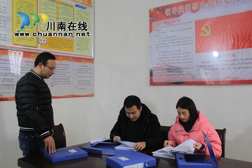 市级文明村检查组到泸县云龙镇朱梅滩村开展检查验收工作(图1)