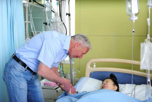 这位专家受邀去北京还拿了中国政府友谊奖！(图2)