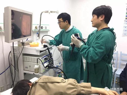 西南医大附院这群护士人人都会“十八般武艺”(图1) 西南医大附院这群护士人人都会“十八般武艺”(图1)