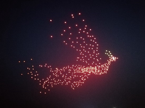 夜空中最亮的星！自贡500架无人机编队表演