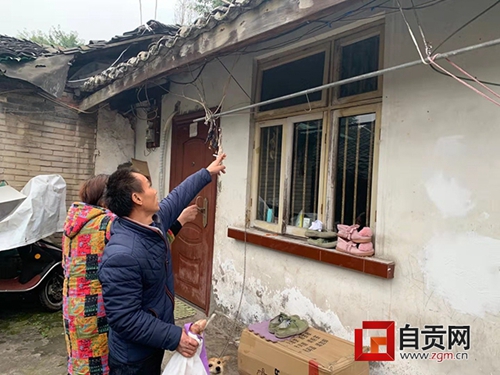 自贡一男子偷猪肉被当场擒获