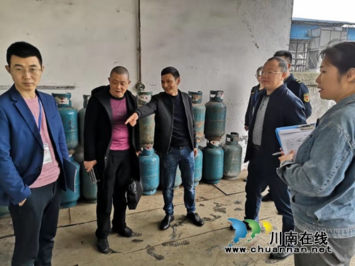 纳溪区综合行政执法局开展瓶装液化石油气安全专项整治(图1)