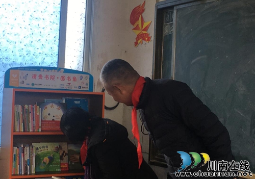 担当者行动“班班有个图书角”阅读助学行动走进泸县立石镇立石中心小学(图2)