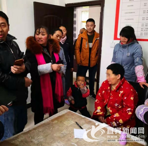 宜宾救助站为女子实地寻亲人&nbsp;20年踏上回家路(图3)