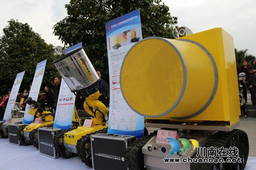 泸县授旗点验49支综合应急队伍(图7)