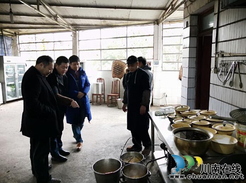 泸州市残联领导深入江阳区残联调研残疾人工作(图2)