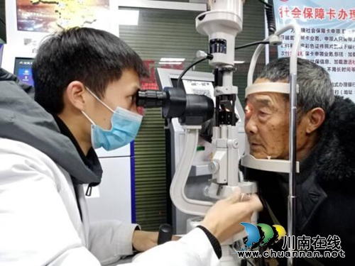 宜宾市南溪区长兴镇开展白内障免费检查活动(图2)