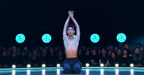 衣袂微扬舞翩跹&nbsp;人生世事尽道来(图1)