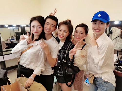 衣袂微扬舞翩跹&nbsp;人生世事尽道来(图5)