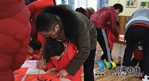 江阳区茜草街道彭湾社区开展家庭日“返乡农民工家庭亲子活动”