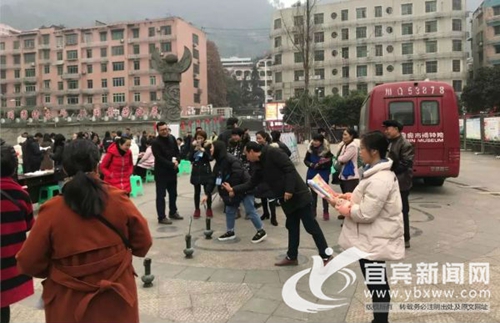 情系农民工&nbsp;宜宾流动博物馆新春送祝福